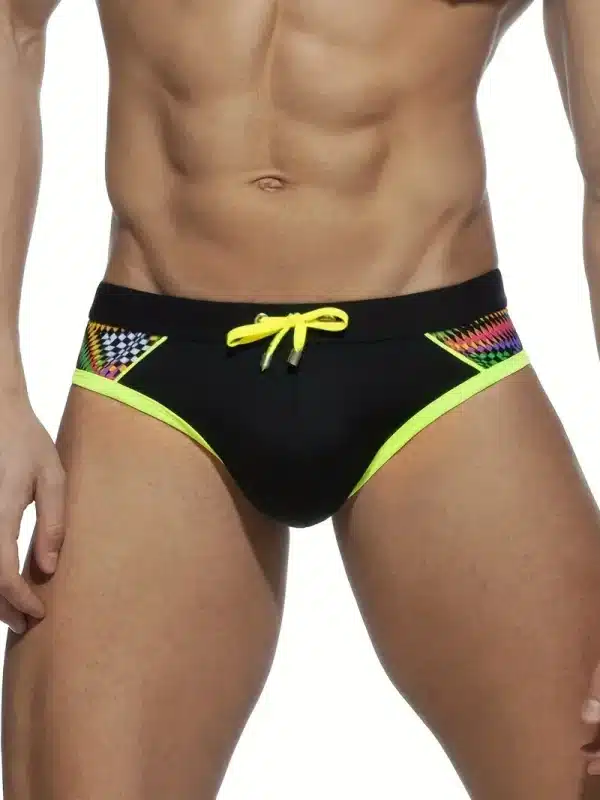 Traje de baño de bloques de color. Negro y amarillo