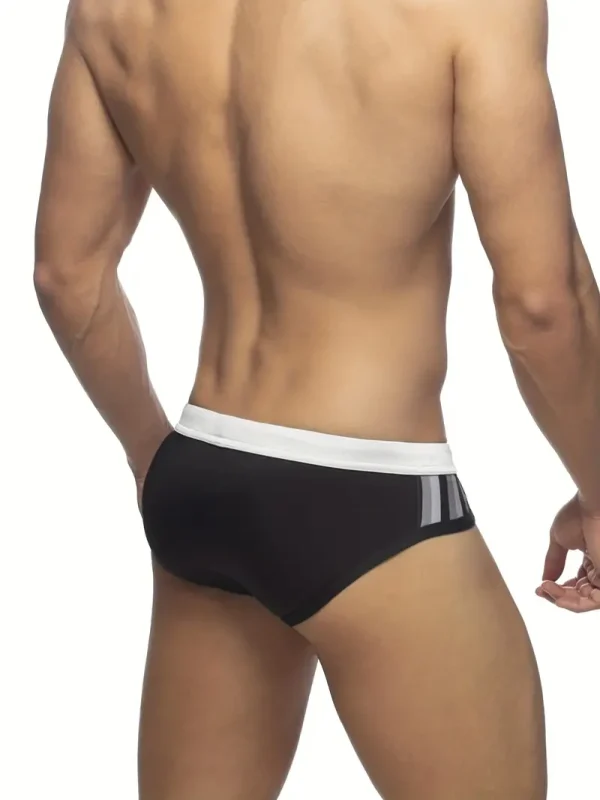 Traje de baño negro y blanco con estampado